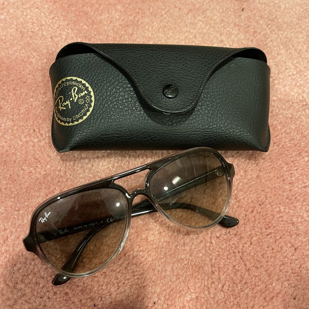 Ray-ban sunglasses- barely worn!
